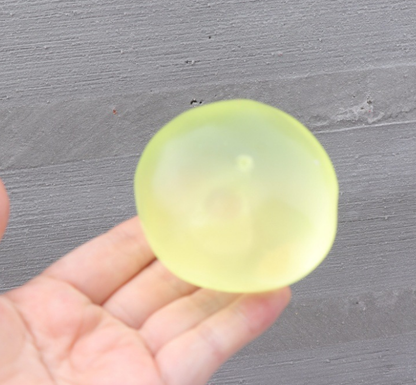 New cross-border 6cm coconut oil and petroleum jelly round stress ball for relieving stress.