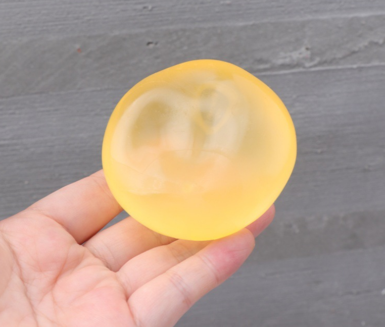 New cross-border 6cm coconut oil and petroleum jelly round stress ball for relieving stress.