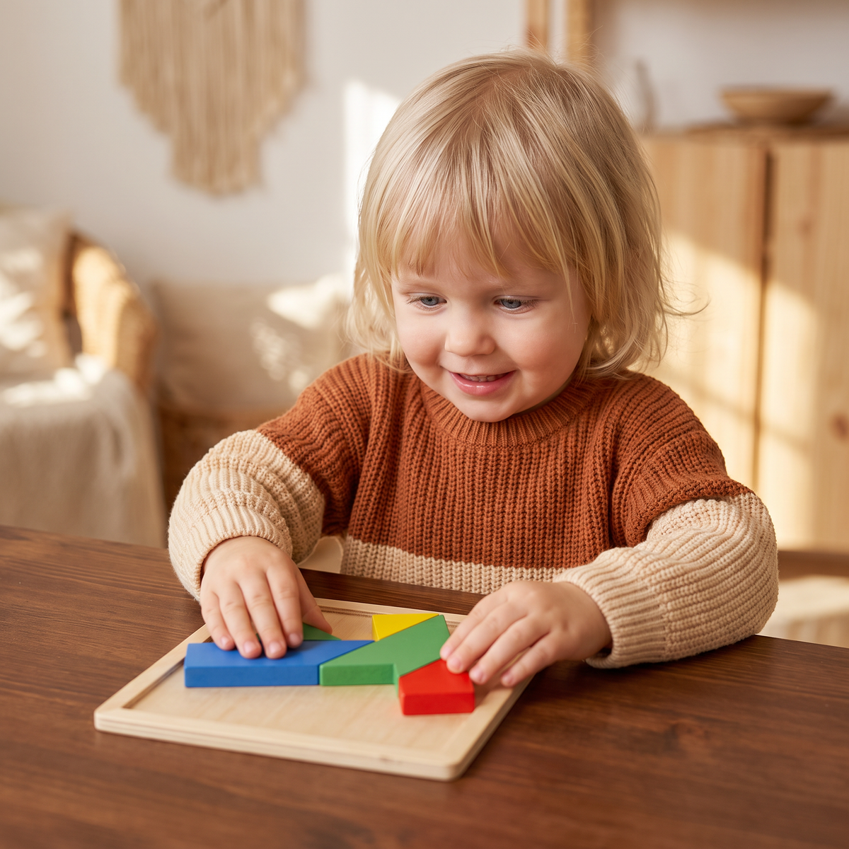 Trä-tangrampussel – Montessori geometriskt lärspel för barn