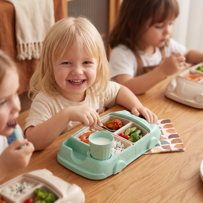 Barnens Bento Lunchbox i Bilform – Rolig Matbricka med Fack och Kopp