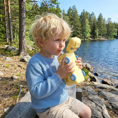 Vattenflaska för barn i bussdesign med sugrör och justerbart band