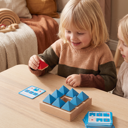Träpussel med Geometriska Mönster – Spel för Logiskt och Rumsligt Tänkande