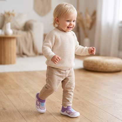 Mjuka stickade halkfria babysockskor för de första stegen